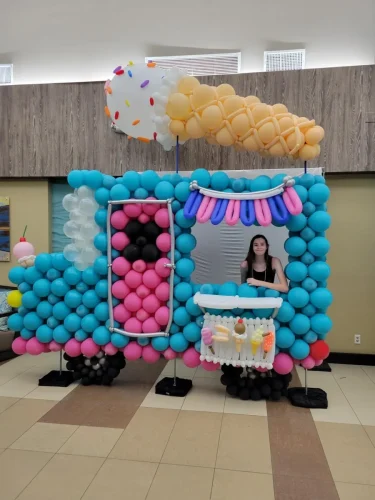 aice+cream+truck+made+of+balloons+with+a+woman+posing+inside+it-1920w