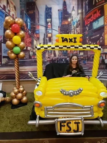 ataxi+made+of+balloons+with+a+woman+in+it+next+to+a+balloon+stoplight-1920w