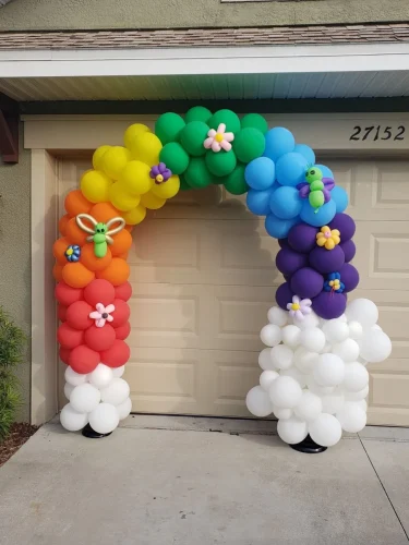 balloonrainbow+arch+in+front+of+a+house-1920w