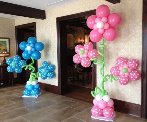 blueand+yellow+balloon+flower+columns+near+a+doorway-1920w
