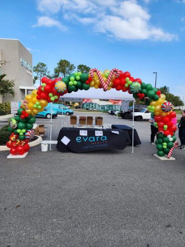 christmasballoon+arch+with+candy+canes+outside+above+a+table-1920w