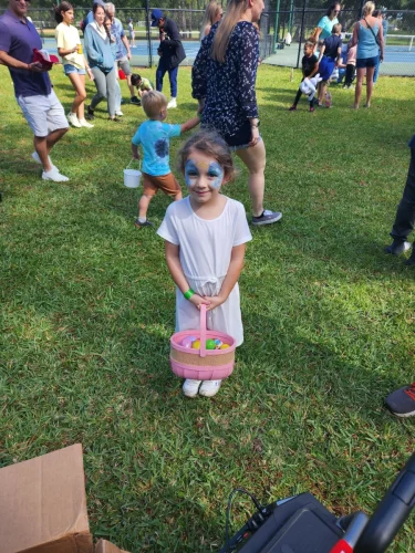 girlateasteregghunt-1920w