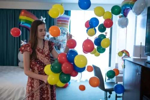 womanin+a+room+with+colorful+balloons+flying-1920w